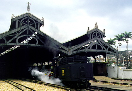 Train returning to the Railway Museum, São João del Rei. Brazil.