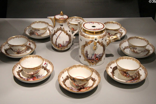 Meissen porcelain tea, coffee, chocolate service decorated with Oriental scenes in white quatrefoils (c1740) in private collection. ON.