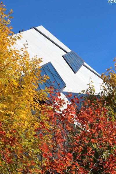 Chin Crystal of Royal Ontario Museum over fall foliage. Toronto, ON.