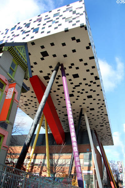 OCAD University's Rosalie Sharp Centre for Design (2004) black & white "tabletop" structure. Toronto, ON. Architect: Will Alsop.