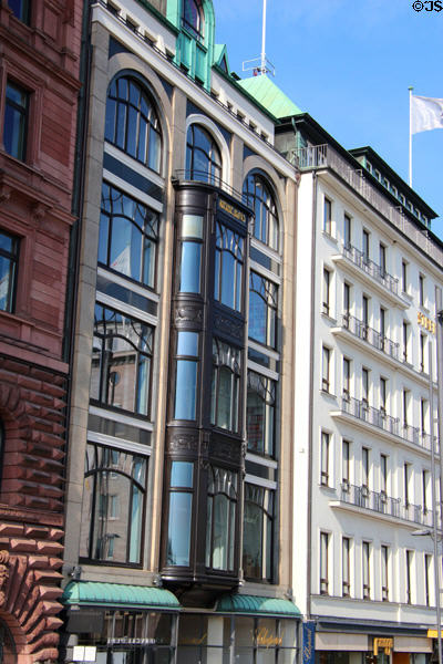 Heine Haus (1903) with Art Nouveau elements on Jungfernstieg. Hamburg, Germany. Architect: Ricardo Bahre.