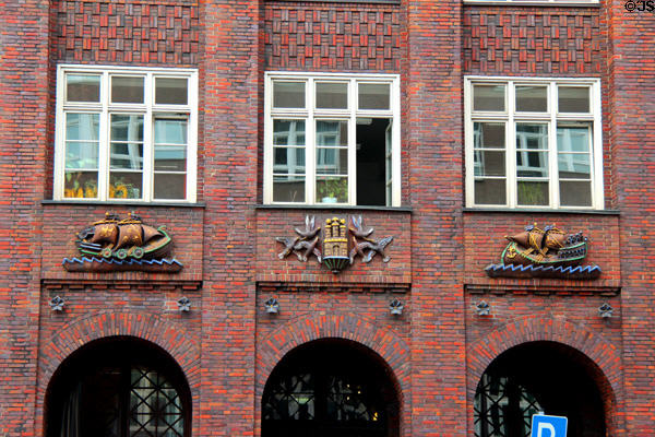 Terracotta figures by sculptor Richard Kuöhl on Hamburg Finance Authority building at Gänsemarkt. Hamburg, Germany.
