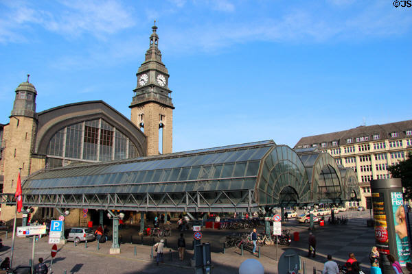Central rail station (Hamburg Hauptbahnhof) (1906) Germany's busiest rail station. Hamburg, Germany. Architect: Georg Süsssnguth, Heinrich Reinhardt.
