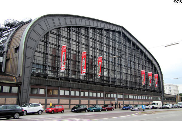 Concourse & platform roof over Central Rail Station. Hamburg, Germany.