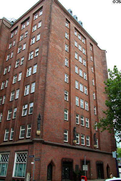 Messberghof (originally Ballinhaus) (1924) (opposite Chilehaus). Hamburg, Germany. Architect: Hans & Oskar Gerson.