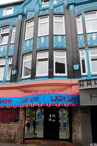 Wedgwood type design on Reeperbahn building. Hamburg, Germany.