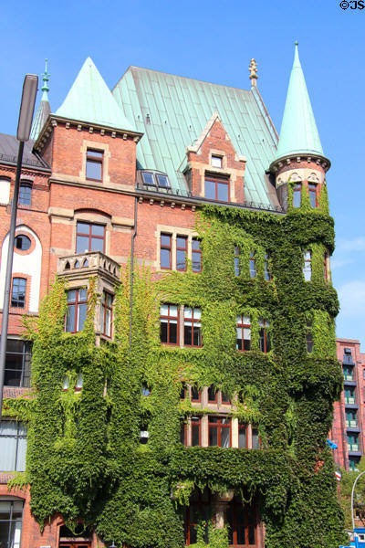 Türmchenhaus Am Sandtorkai 3 at Neuerwegsbrücke. Hamburg, Germany.
