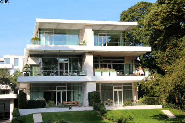 Modern building along Harvestehuder Weg. Hamburg, Germany.