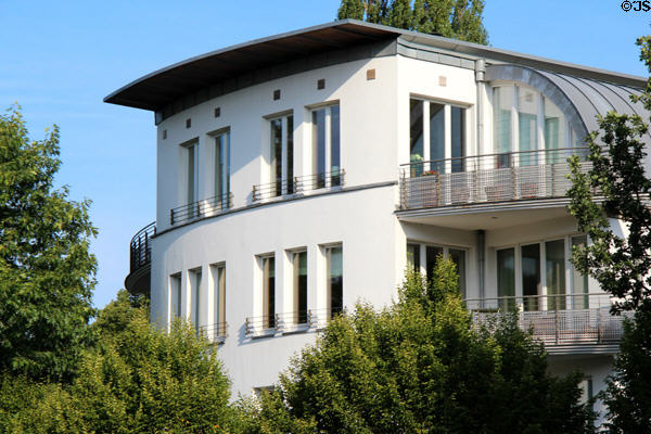 Modern residential building (Harvestehuder Weg at Frauenthal). Hamburg, Germany.