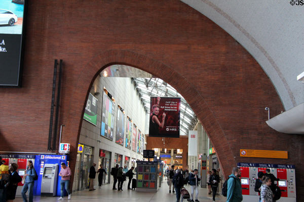Shopping concourse in Köln Central Station. Köln, Germany.