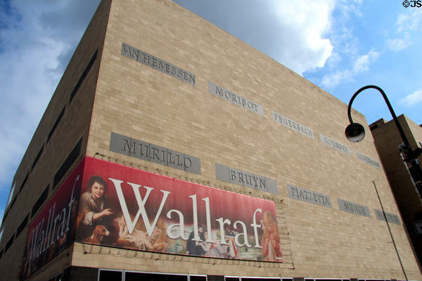 Wallraf-Richartz Museum (2001) decorated with names of featured artists. Köln, Germany. Architect: Oswald Mathias Ungers.