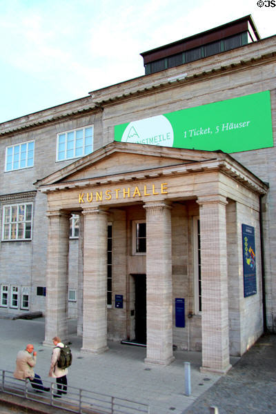 Entrance to Kunsthalle (main building) at Hamburg Fine Arts Museum. Hamburg, Germany.