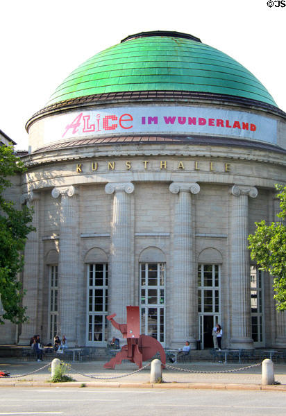 Kuppelsaal (domed hall) annex (1914-21) at Hamburg Fine Arts Museum. Hamburg, Germany. Architect: Fritz Schumacher.