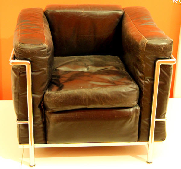 Leather armchair with tubular steel, chrome plated frame (1928) by Le Corbusier & Charlotte Perriand, Paris at Hamburg Decorative Arts Museum. Hamburg, Germany.