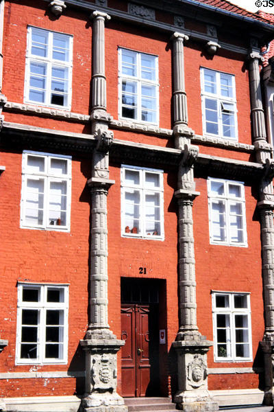 House near old Crane in Wasservierteil (Water Quarter). Lüneburg, Germany.