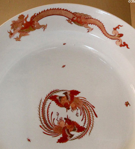 Details of Meissen red dragon plus phoenix pattern (aka Roter Drache) (1735). Munich, Germany.