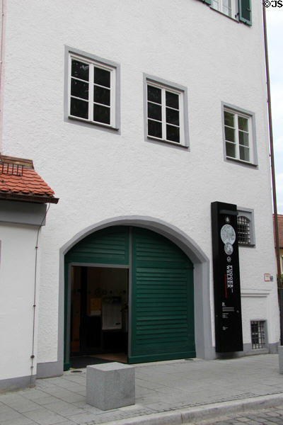 Fugger und Welser Erlebnismuseum (Äusseres Pfaffengässchen 23) reflects the nature of early (16thC) capitalism, focusing on the two very wealthy Augsburg families for which it is named. Augsburg, Germany.