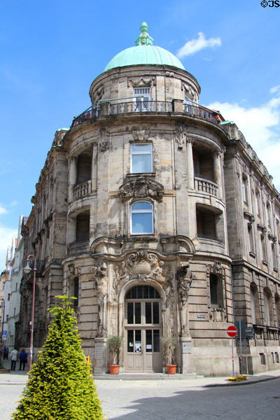Rounded classical building at corner Wölfelstraße & Münzgaße. Bayreuth, Germany.