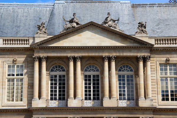 Facade detail Hôtel de Soubise (Musée des Archives Nationales) (1708). Paris, France.