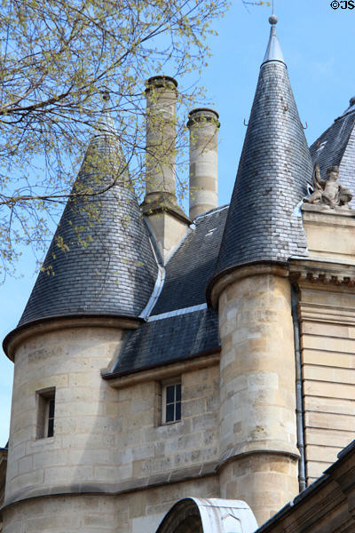 Turret detail Hôtel de Soubise (Musée des Archives Nationales) (1708). Paris, France.