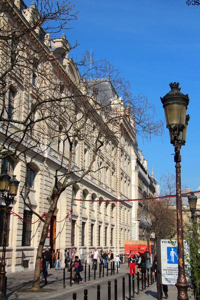 Pedestrian zone on Isle de la Cité. Paris, France.