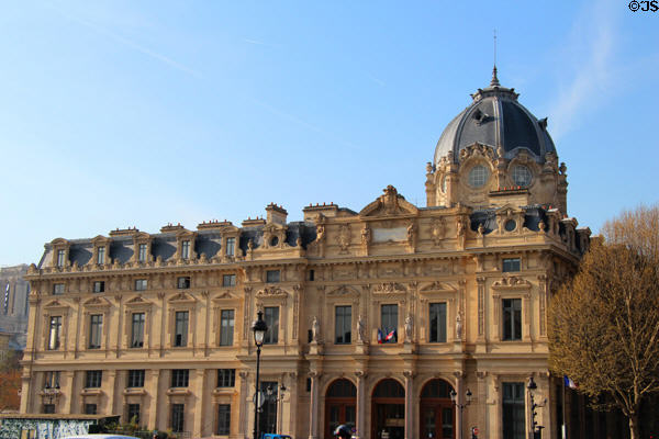 Court of Commerce (1865) (on Isle de la Cité) with off center dome placed to align with one of Haussmann's vistas. Paris, France. Architect: Antoine-Nicolas Bailly.