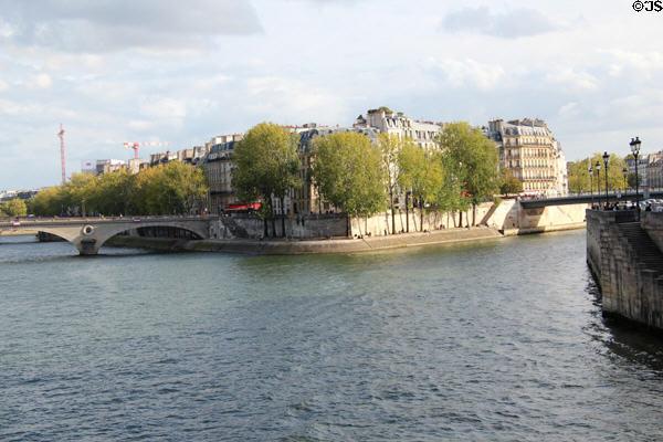 Western tip of Île St Louis with Pont Louis Philippe bridge running to right bank & Pont Saint-Louis to Île de la Cité. Paris, France.