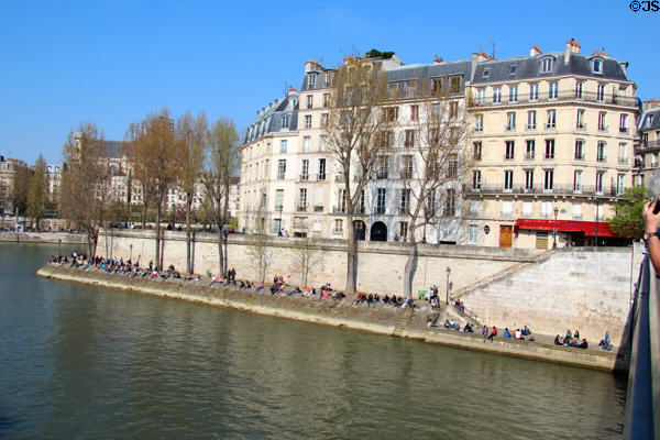Residences on western tip of Île St Louis seen from Île de la Cité. Paris, France.