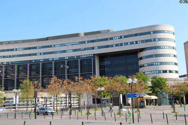 Embarcadère du Ministère des Finances rounded end. Paris, France.