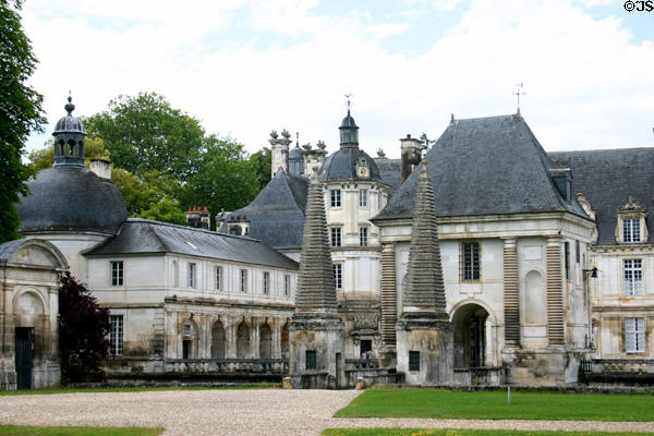 Chateau de Tanlay (1550). Tonnerre, France. Style: Renaissance.