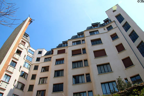 Courtyard view of Art Deco building (1932) (102 rue d'Assas). Paris, France. Architect: Edouard Malot.