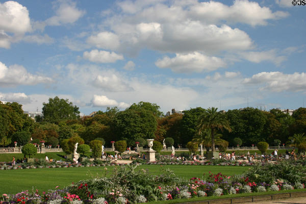 Statuary garden & flower beds at Luxembourg Gardens. Paris, France.