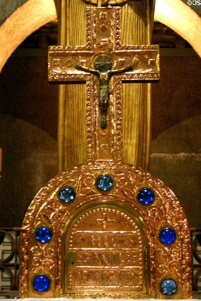 Niche for host at St Pierre de Chaillot. Paris, France.