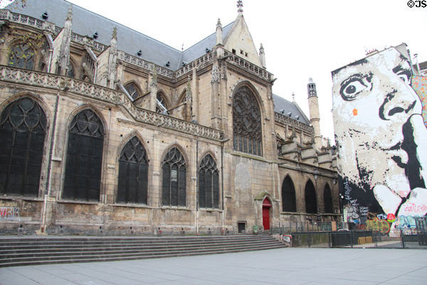 Cloître Saint-Merri south of Centre Pompidou. Paris, France.