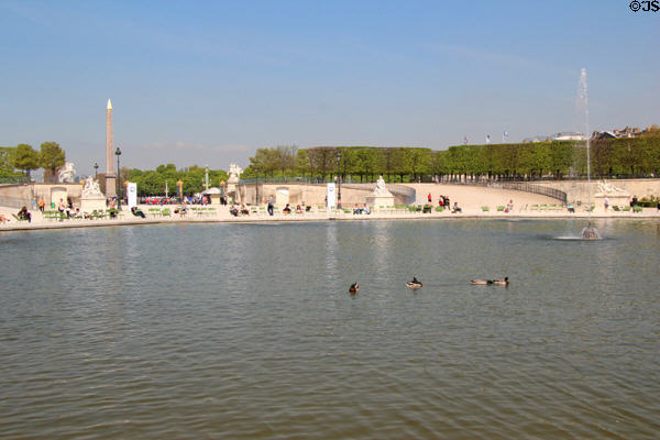 Octagonal basin (1600s) in Tuileries Garden. Paris, France. Architect: Andre Le Notre.