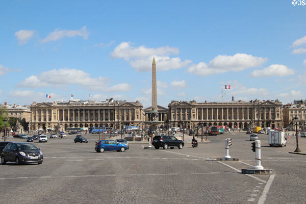 Traffic circles Place de la Concorde. Paris, France.
