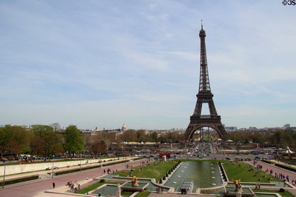 Eiffel Tower over Trocadero water fountains. Paris, France.