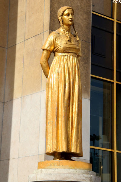 Les Fruits sculpture (1937) by Louis Brasseur at Palais de Chaillot. Paris, France.