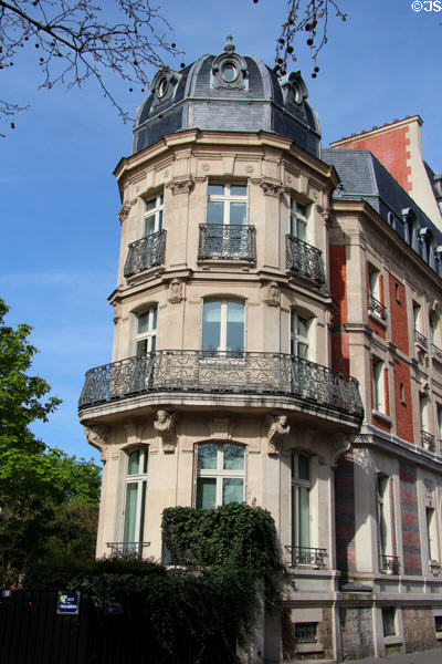 Flat-iron type building on Place du Trocadéro. Paris, France.