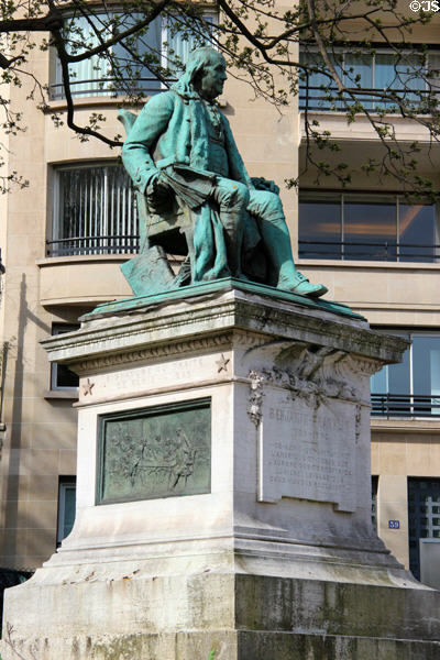 Benjamin Franklin monument (1898) by John J. Boyle near Place du Trocadéro. Paris, France.