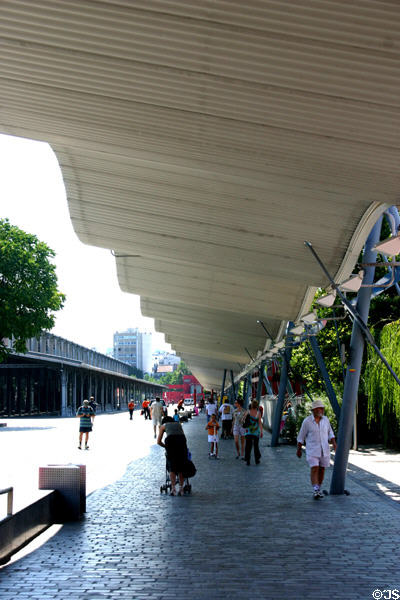 Wave structure of cover over walkway at Parc de la Villette. Paris, France.