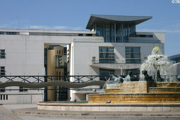 Modern building & fountain of lions at Parc de la Villette. Paris, France.