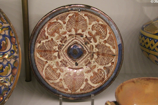 Hispano-Moorish faïence lustre plate (end 15thC) from Spain at Museum of Decorative Arts. Paris, France.
