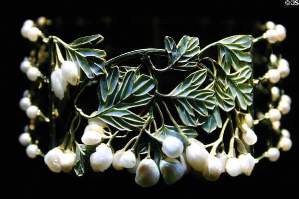 Dog collar jewellery with Hawthorn design (c1902-4) at Museum of Decorative Arts. Paris, France.