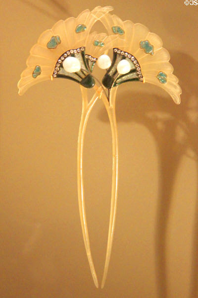 Fork-pin (c1905-6) by Georges Fouquet after Desrosiers at Petit Palace Museum. Paris, France.