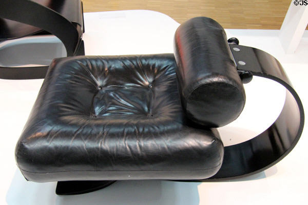 Leather bench chair (1971) by Oscar Niemeyer at Georges Pompidou Center. Paris, France.