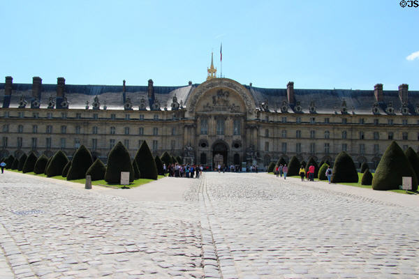 Seine riverfront entrance of Les Invalides. Paris, France.