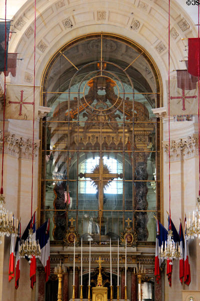 Cathédrale Saint-Louis-des-Invalides with dividing window beyond which French kings worshipped apart from veterans at Les Invalides. Paris, France.