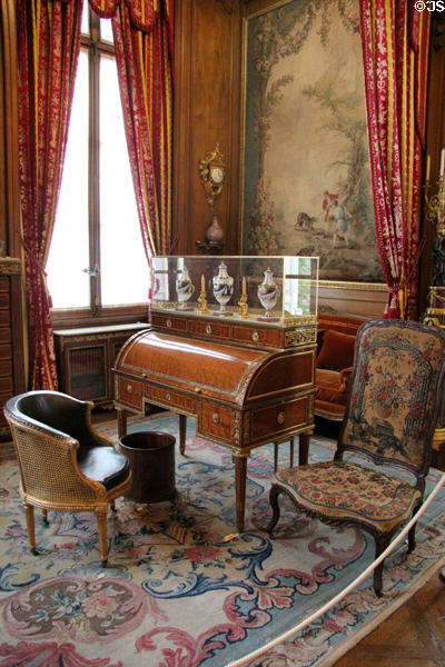 Cylinder desk (1780) in grand bureau at Nissim de Camondo Museum. Paris, France.