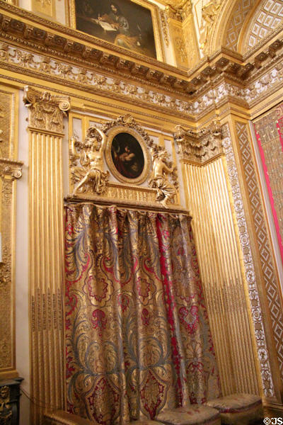 Room decor in King's bedroom at Versailles Palace. Versailles, France.